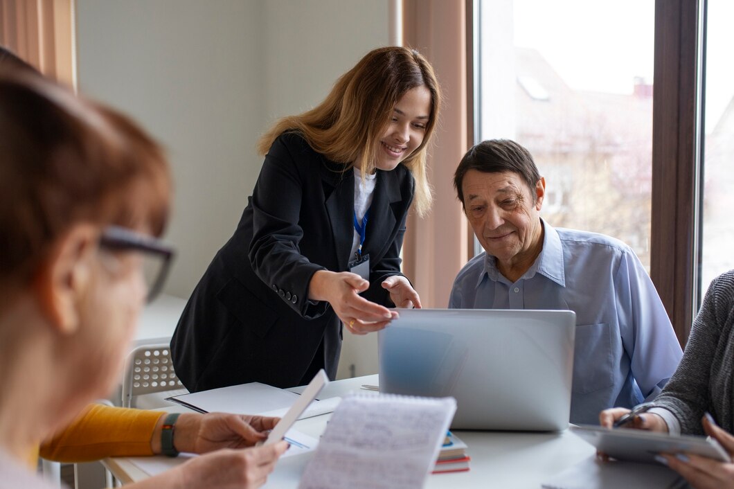 profesor vista frontal explicando al hombre 23 2150191614